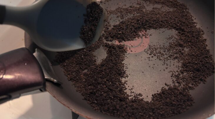 手順3：フライパン・電子レンジで水分を飛ばす（時短方法）