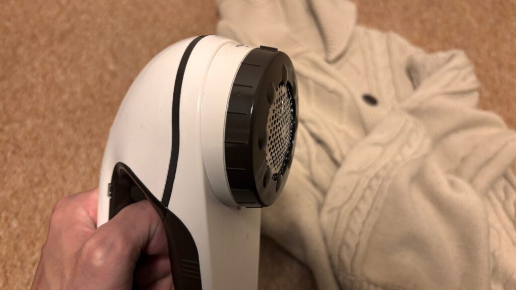 洋服の生地を傷めない！正しい毛玉の取り方