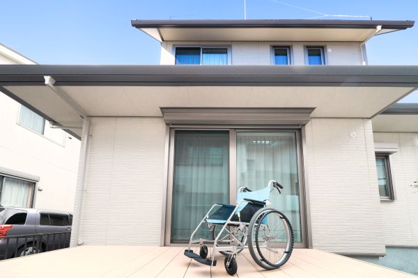 親が老人ホーム入居後に相続発生…実家売却で空き家特例の「3,000万円控除」は使える？適用判断の分かれ目を税理士が解説