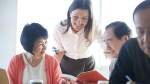 人的サービス業の成長資金戦略――増設・リブランディングで投資家・銀行から資金を引き出す方法