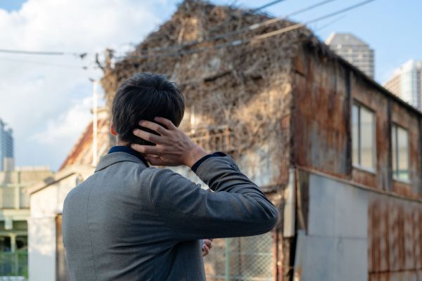 「相続放棄」すれば実家の管理責任も消える？「負動産」をめぐる誤解と法的な義務【司法書士が解説】