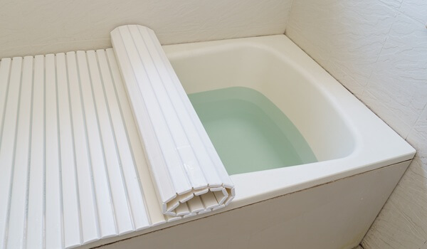 「お風呂のフタ」を再評価！保温効果でガス代を節約