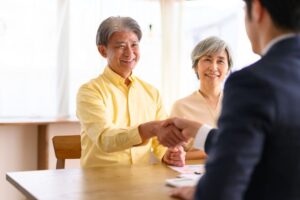 退職金が口座にあると使ってしまいそうで…定年後、人生ではじめて「投資信託」に投資した60代の事例【みんなが資産形成をはじめたきっかけ】