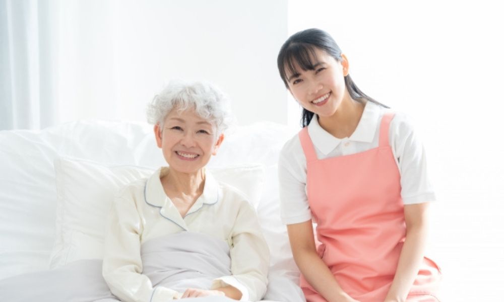 親の介護費用はいくら必要?知っておくべき目安金額(在宅/施設)