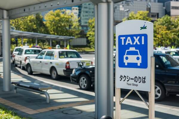 カーシェア・レンタカー・タクシーの費用比較と落とし穴